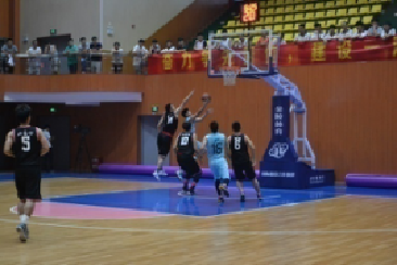 高新区第七届篮球联赛激情开赛 星空体育顽强拼搏展现实力 