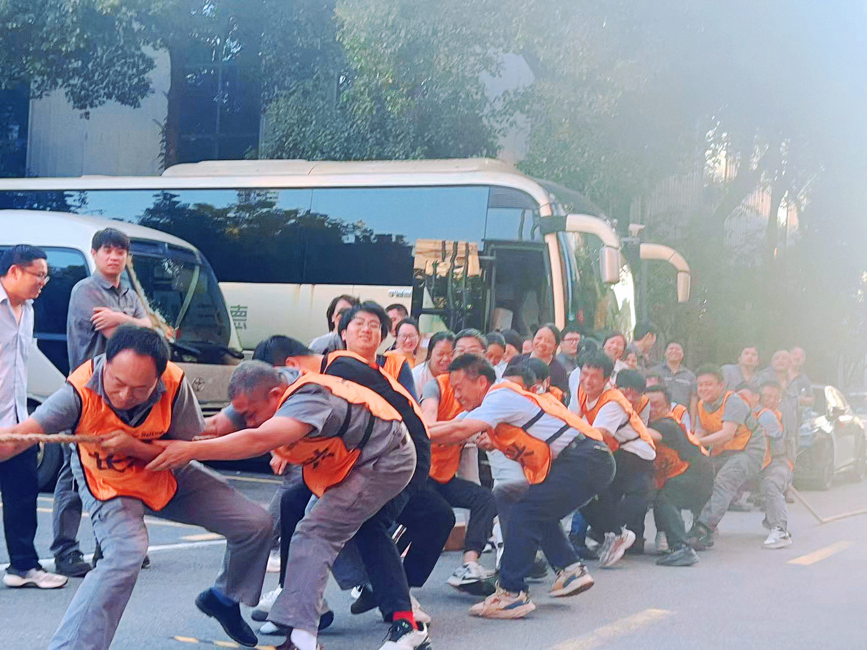 燃爆星空体育总部园区！女子组首秀亮眼，这场拔河比赛尘埃落定